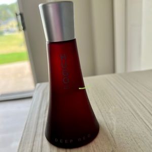 Hugo Boss Deep Red perfume